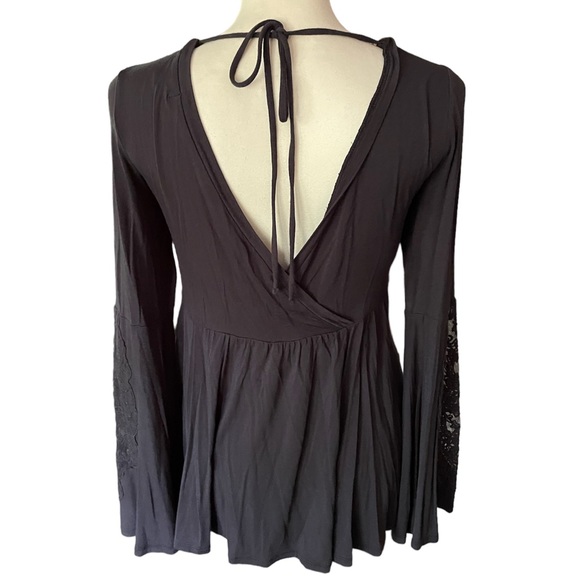 American Eagle Outfitters Slate Grey Flare Arm V Neck Open Back Long Sleeve - Picture 3 of 10